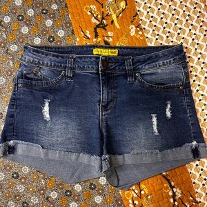 YMI Women’s Denim Shorts Size 11 Distressed Raw Hem 5 Pocket Y2K  Jean Shorts